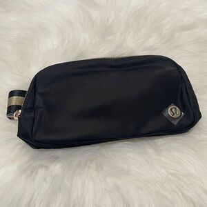 Lululemon Everywhere Beltbag- 1L